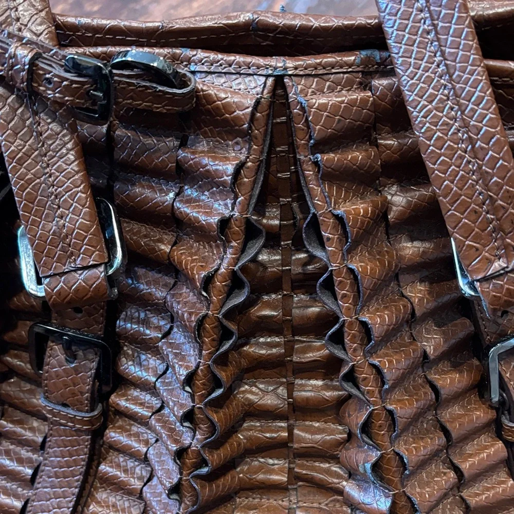 💕💕💕Host Pick 💕💕💕Burberry Brown Ruffled Leather Shoulder Bag - Picture 3 of 11
